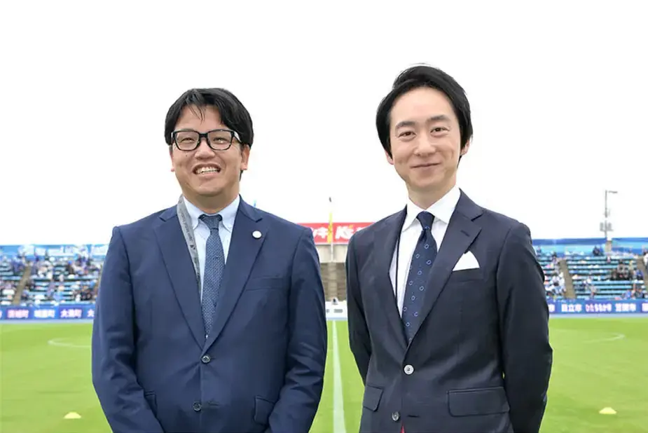 左：水戸ホーリーホック 代表取締役社長 小島 耕、右：Bloom Act 代表取締役社長 髙野 峻